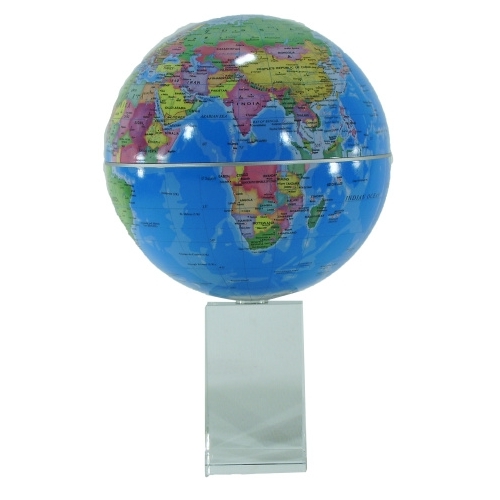 Globus na skleněném hranolu 2